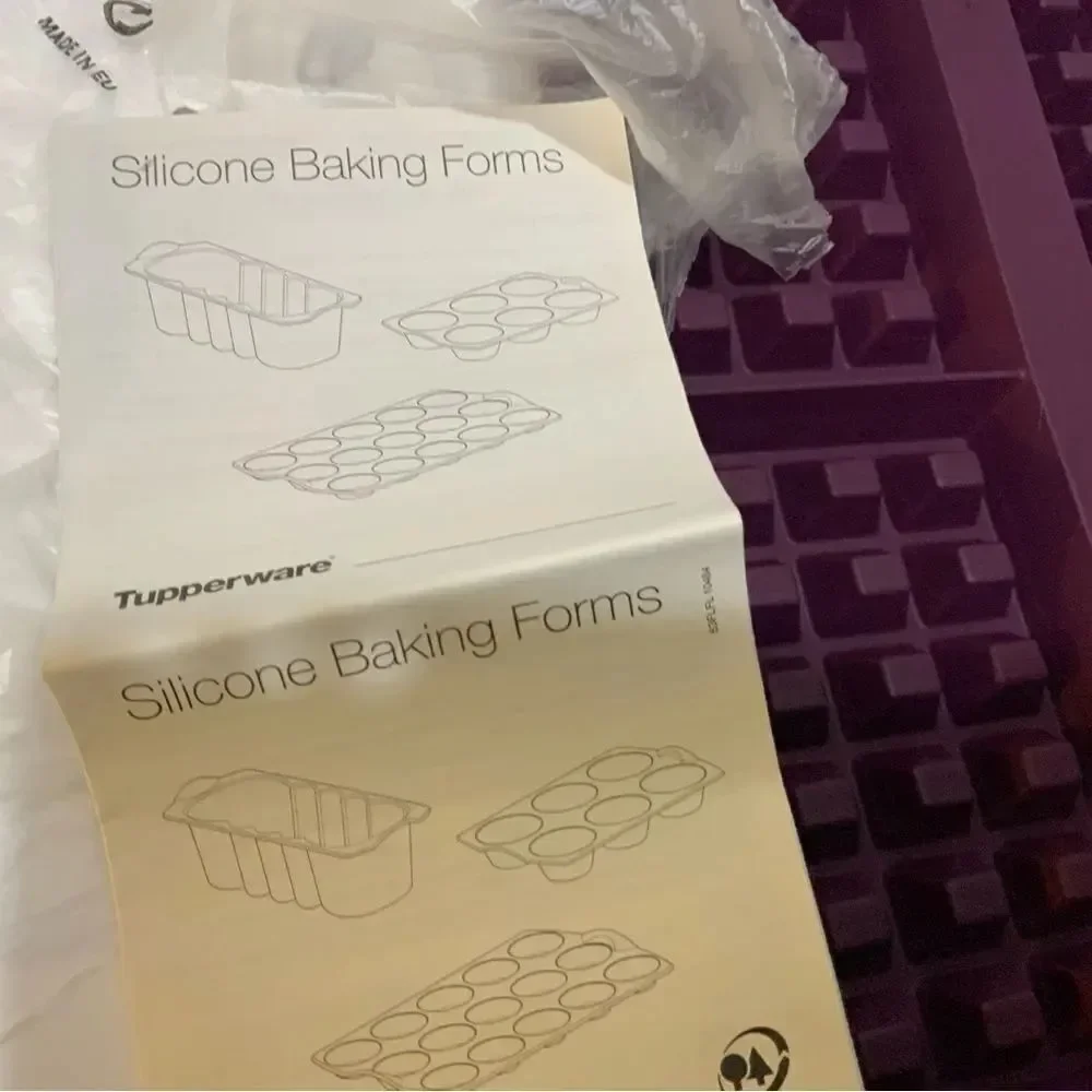 New Tupperware Silicone Waffle Form Pan
